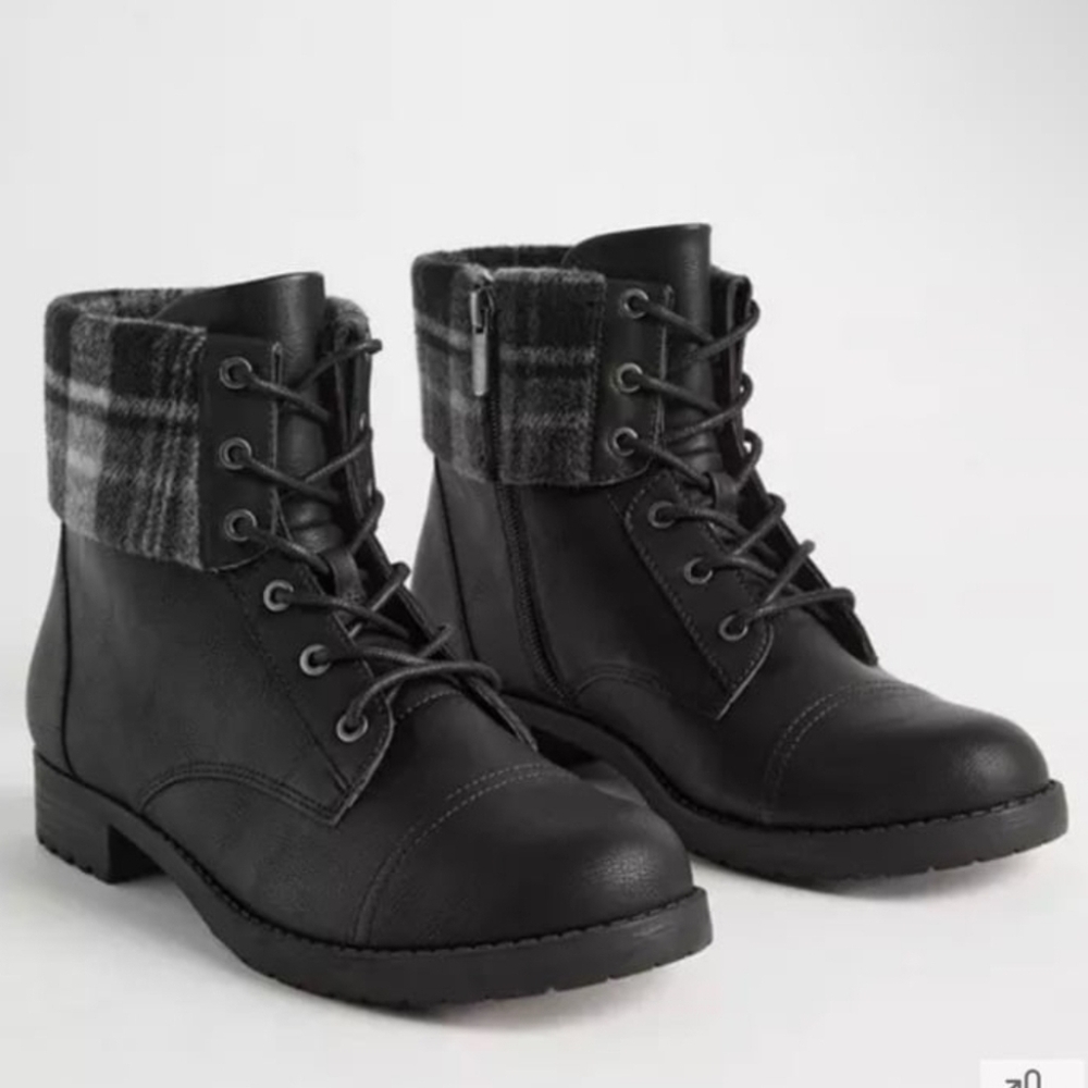 Torrid Size 11W Black Sweater Cuff Fold Over Combat Boots In EUC